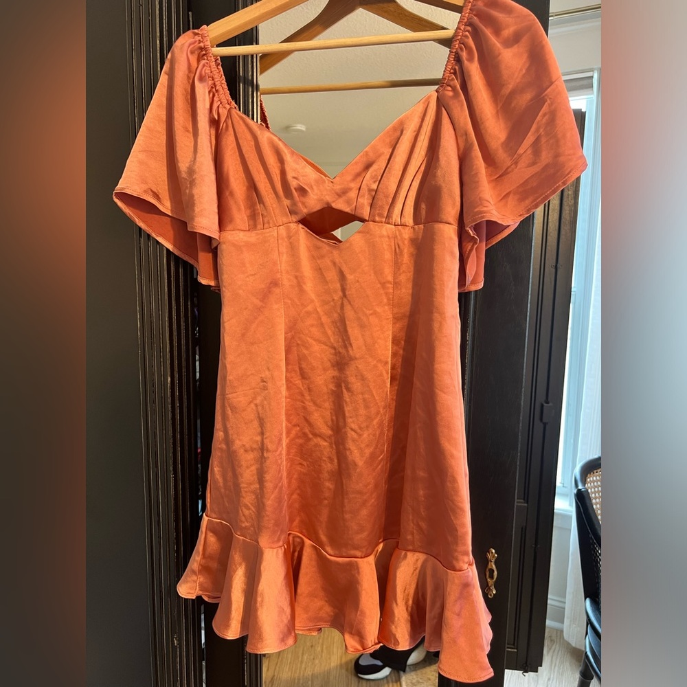 Satin selfie Leslie dress